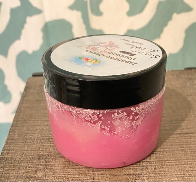 sugar- scrub- essential- oil